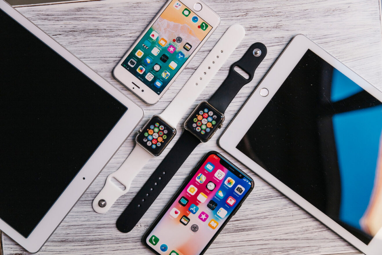 5 Must-Have Accessories for Your New iPhone 14