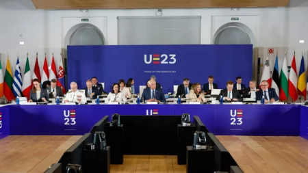 EU Defense Ministers Reiterate Backing for Ukraine and…