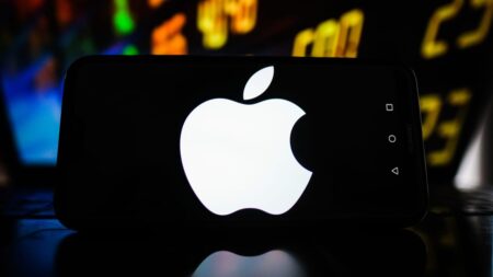 Investing in Apple: Timing and Long-Term Prospects
