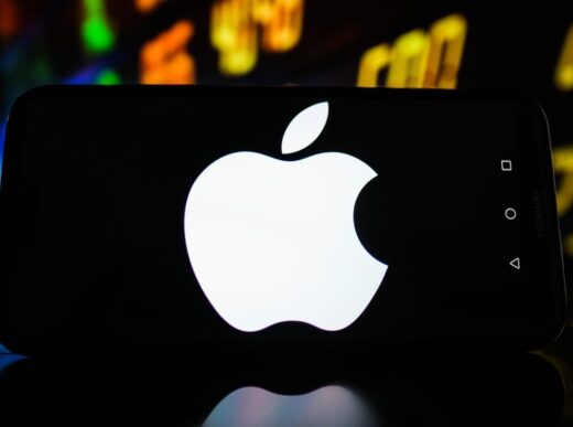 Investing in Apple: Timing and Long-Term Prospects