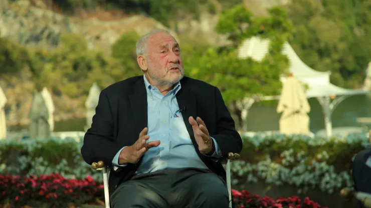 Rethinking the Inflation Conundrum: Joseph Stiglitz on the Federal Reserve’s Missteps