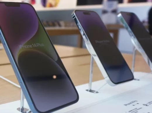 Apple Faces Share Slide Amidst Reports of Chinese Government’s iPhone Ban